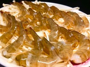 食补养生金针菇蒸虾