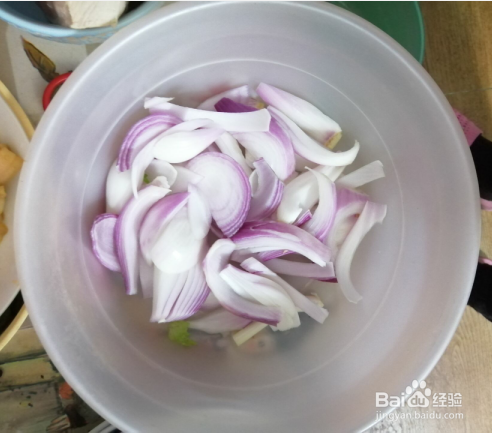 家常洋葱炒肉的做法步骤？