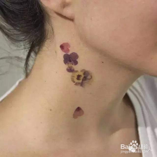 在皮肤上盛开的美丽——DIY干花纹身