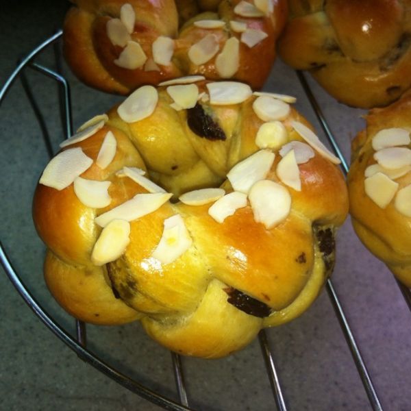 葡萄干花环面包