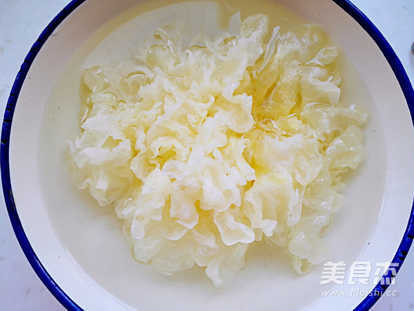 紫薯百合银耳羹