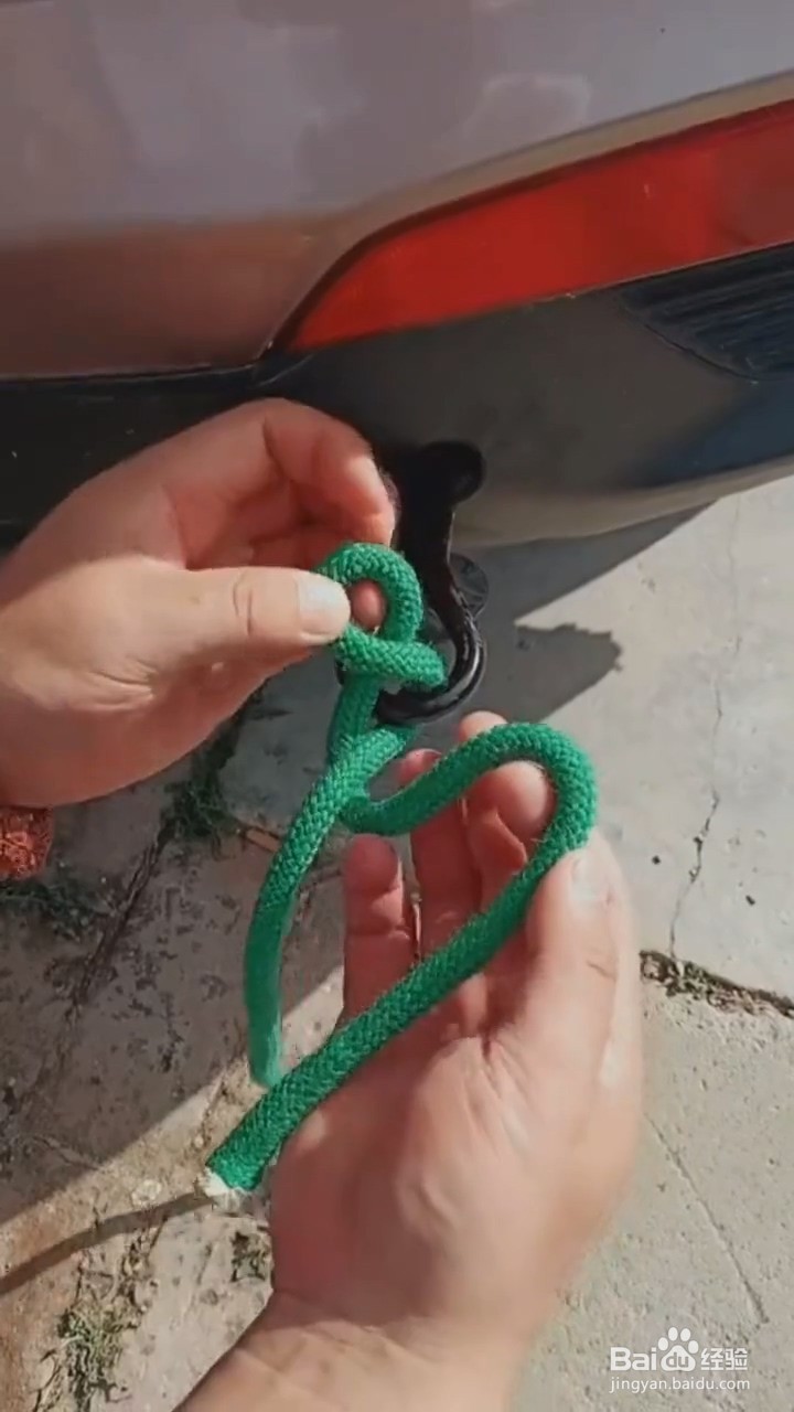 野外救援时如何用绳拖车？