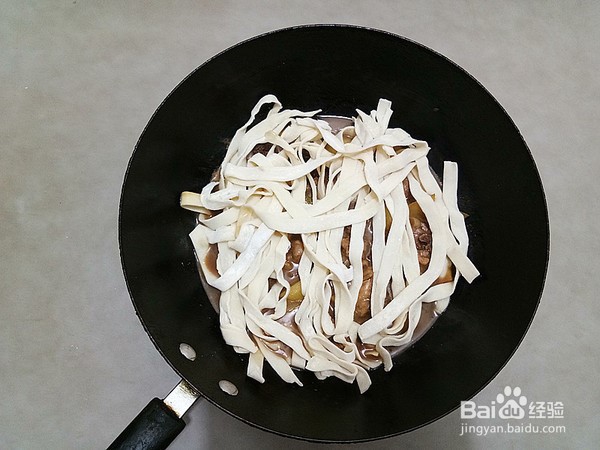 美味的土豆鸡块焖面