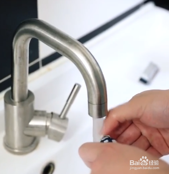 如何让使用很长时间的剃须刀变锋利?