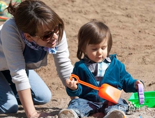 宝宝爱动手打人，家长该怎么办？