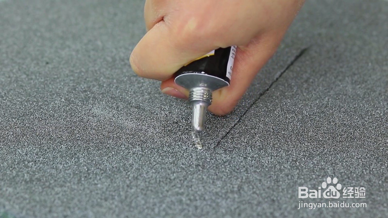 如何用海绵制作图钉玩具？