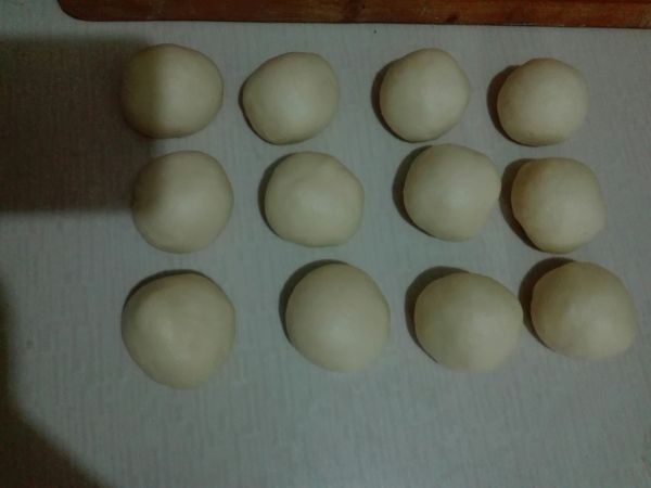 核桃葡萄干小餐包