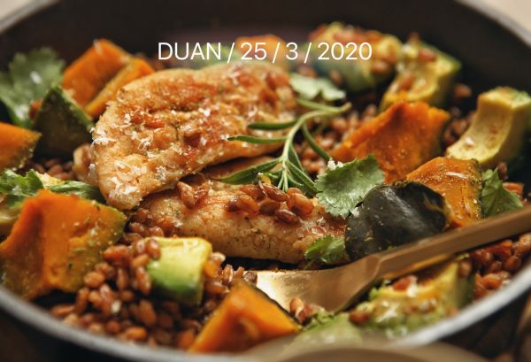 牛油果南瓜烤鸡胸斯佩尔特沙拉