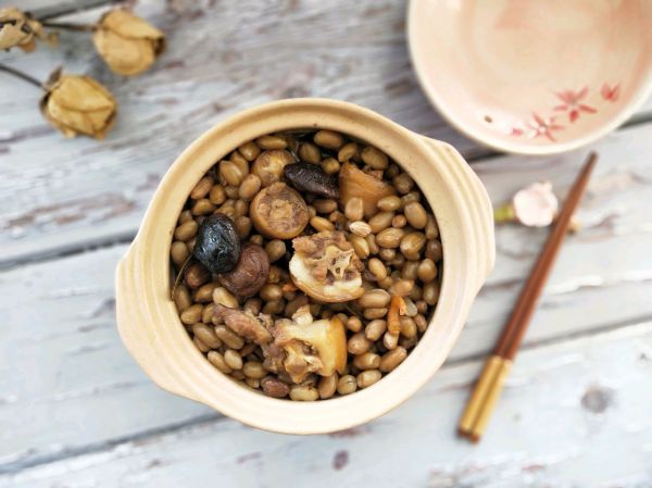 花生香菇煲猪尾