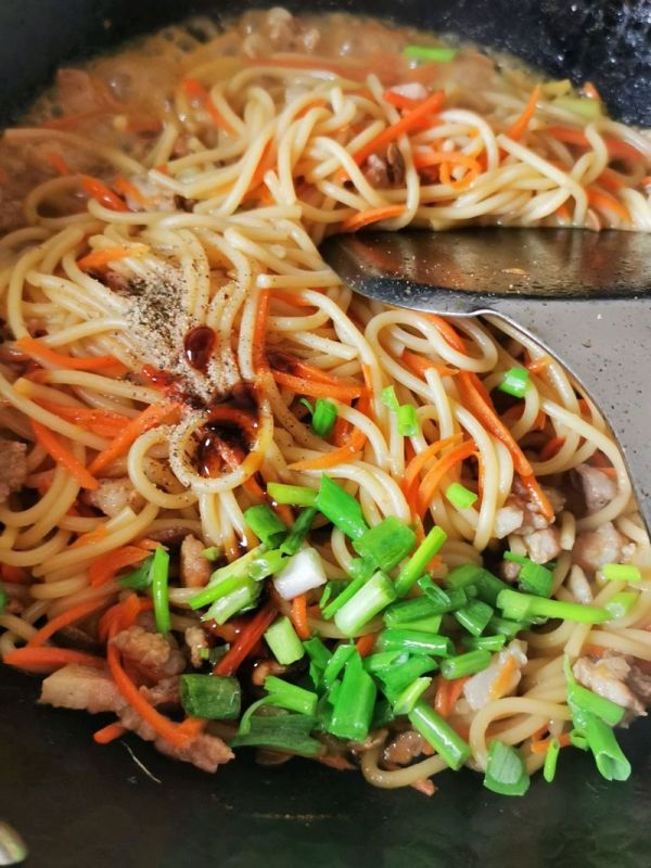 醬香肉絲意大利麵