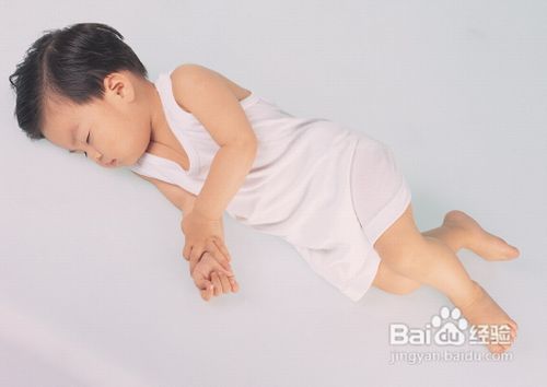宝宝睡姿各有利弊
