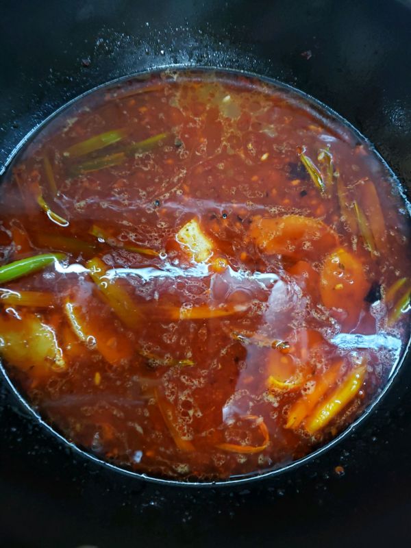 一家人在一起就是要围坐着吃火锅