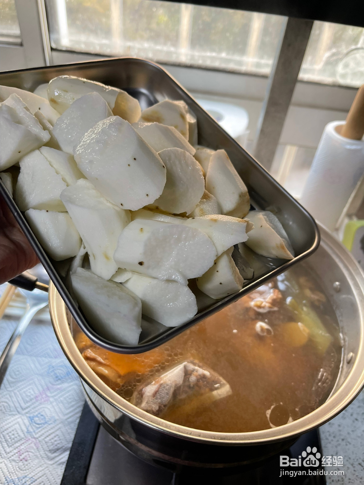 山药羊肚菌炖排骨汤的做法