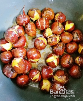 超快手的电饭锅烤栗子