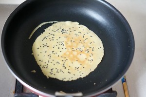 黑芝麻鸡蛋卷怎么做好吃