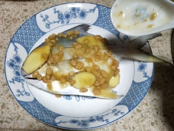 黄豆酱蒸白枪鱼