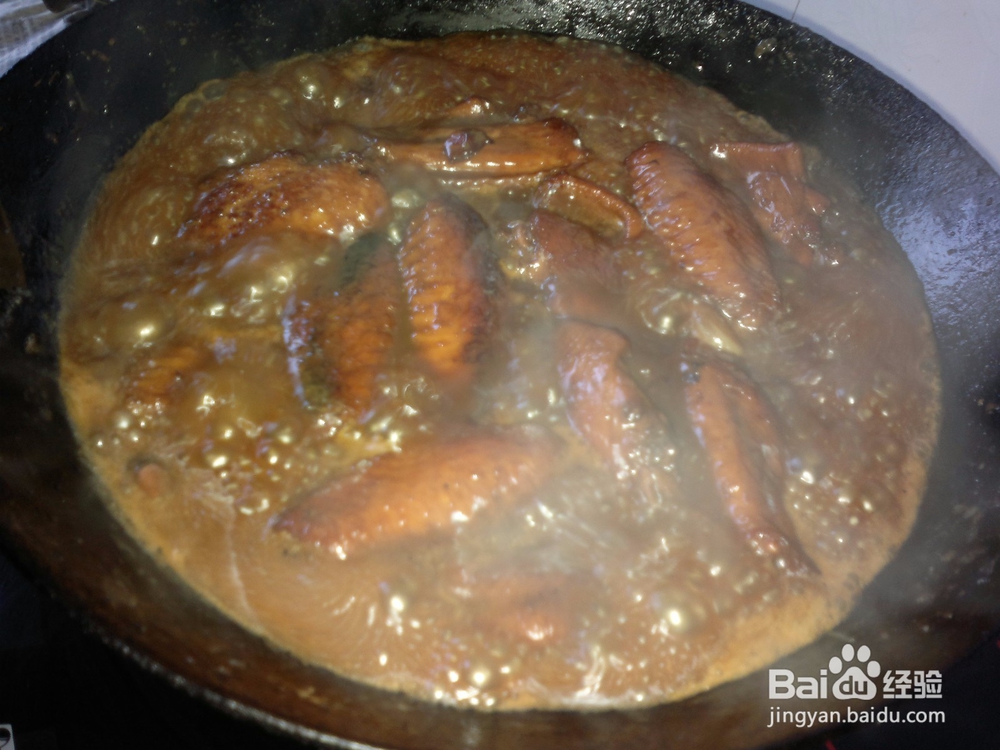 赤酱油亮的红烧鸡翅中的做法