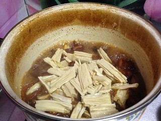 五花肉烧腐竹怎么做？