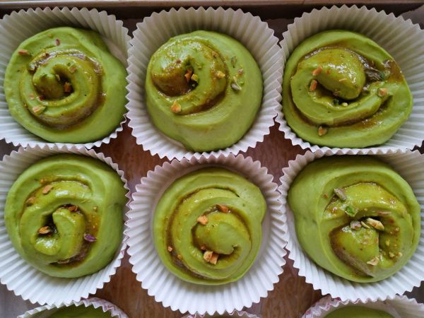 斑斓开心果面包卷