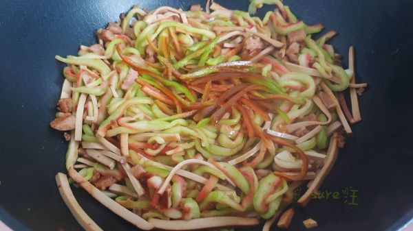 蒜辣肉酱蛋瓜条