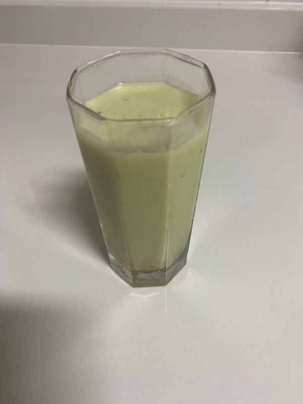 香蕉牛油果奶昔