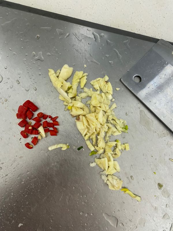 酸酸辣辣秘制凉拌贡菜