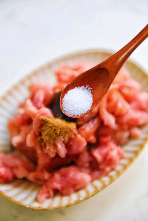 香菇肉丝刀削面