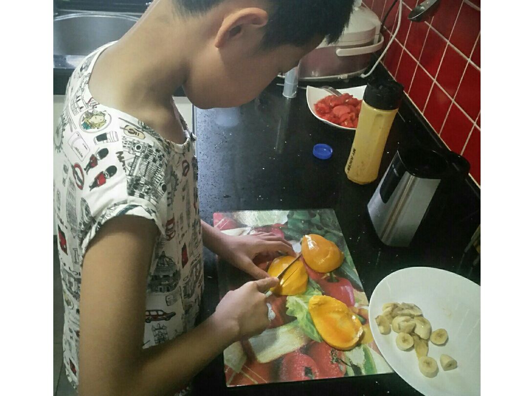 超美味的芒果香蕉奶昔，每一口都是满满的幸福！