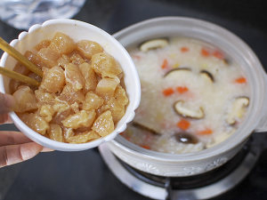 香菇鸡肉蔬菜粥的做法