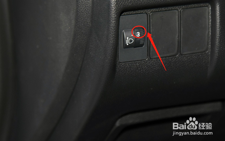 如何调节本田竞瑞车灯高度