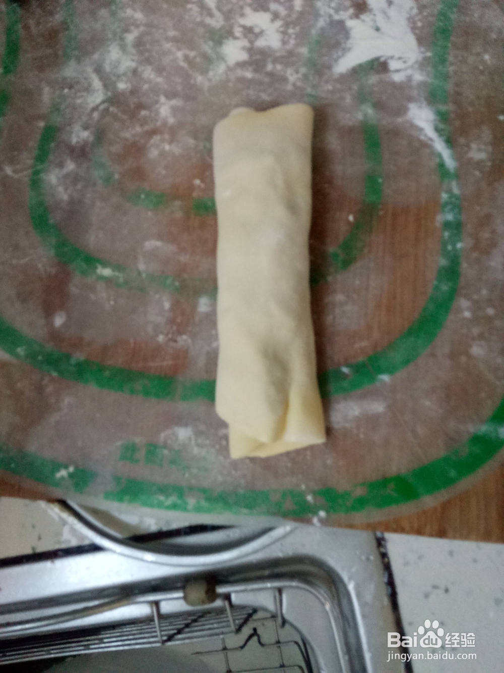 烙南瓜发面火腿肠卷