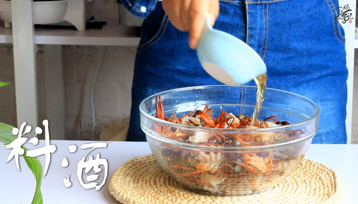 色香味俱佳的蒜蓉小龙虾，原来是这样做的啊！