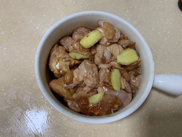 砂锅葱香鸡腿肉