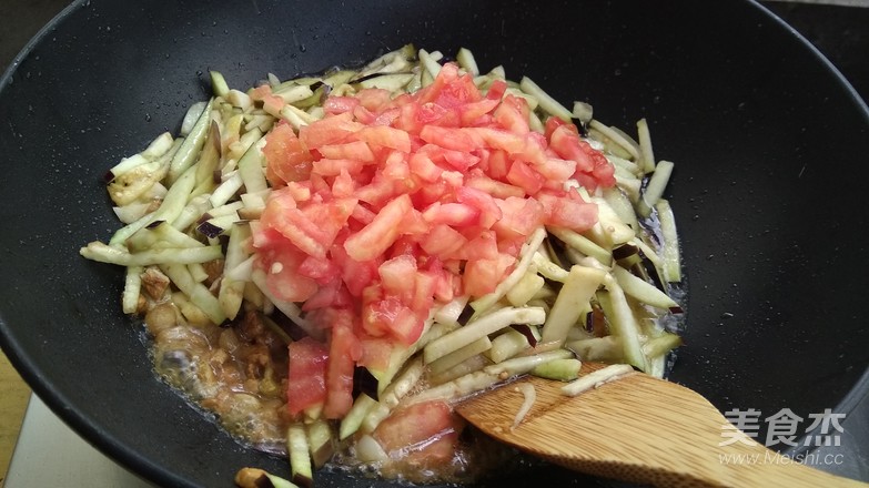 茄子肉丁手擀面
