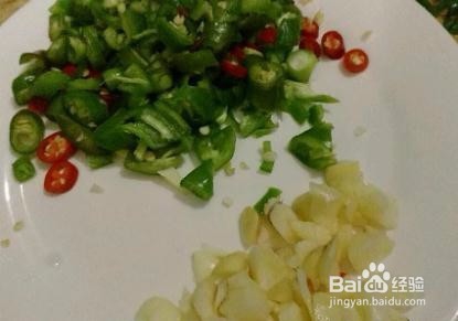 如何炒一盘好吃的尖椒豆腐皮