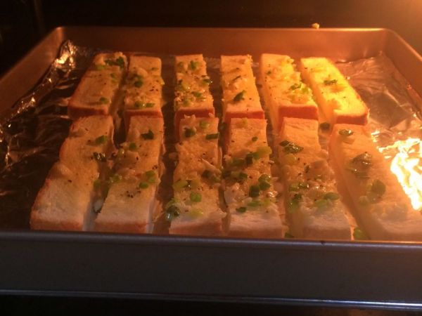 黑胡椒葱香吐司条