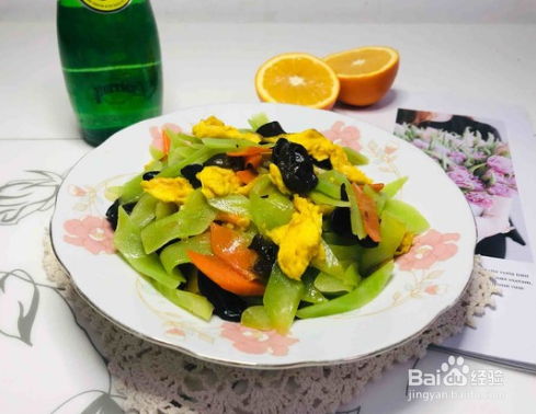 莴笋木耳炒鸡蛋来啦，特别好吃又简单