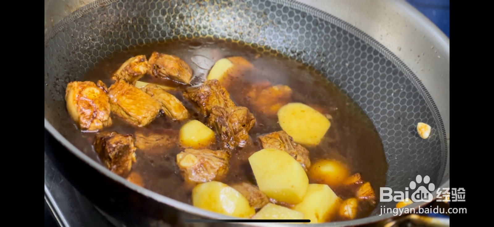 下饭菜土豆青椒焖排骨的做法