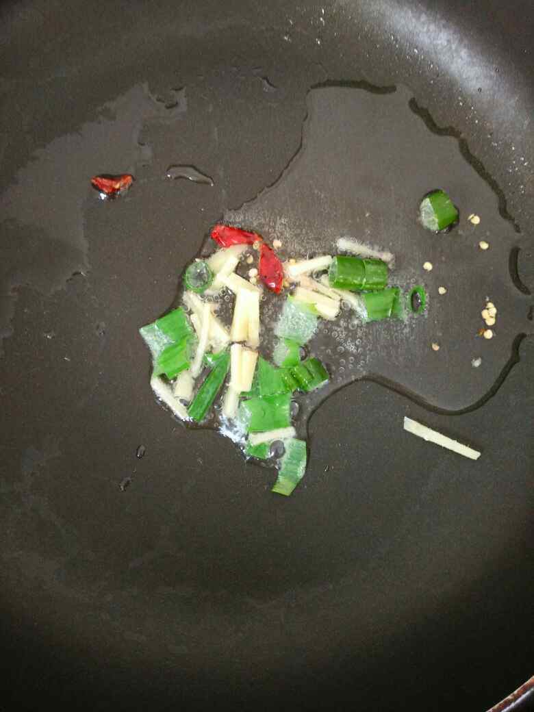 鸡丁炒豌豆这样做更好吃！