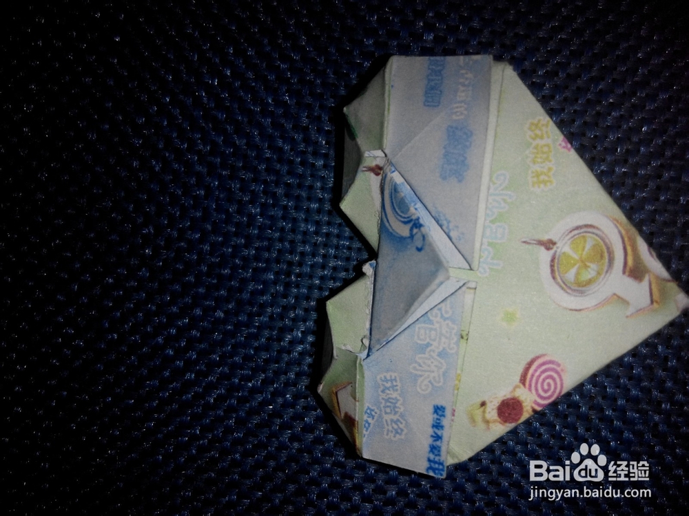 用纸折成的心
