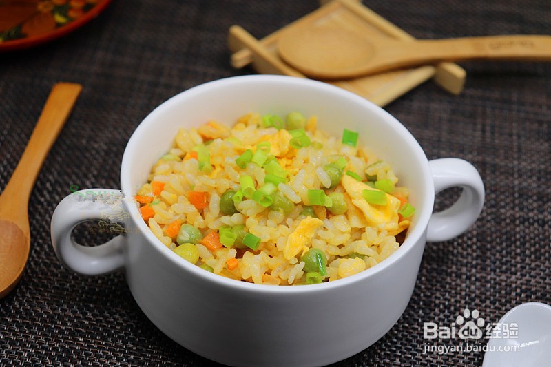 蛋炒饭时多加一步,米饭变金黄色,蛋炒饭的做法