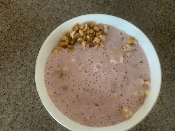 蜜桃菠萝蓝莓思慕雪