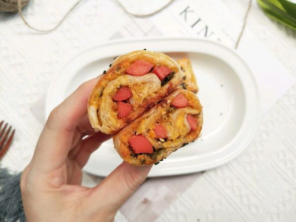 手抓饼火腿肉松卷