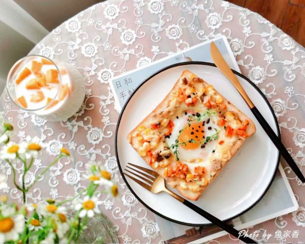 金枪鱼溏心蛋三明治