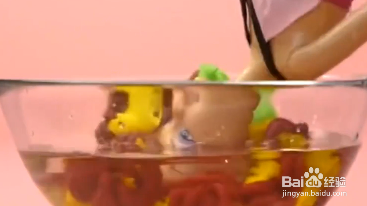 怎样让芭比娃娃拥有漂亮的头发