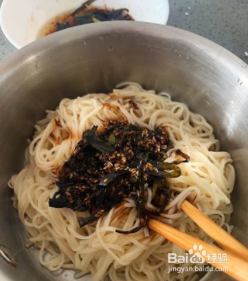 10分钟搞定的一碗葱油拌面