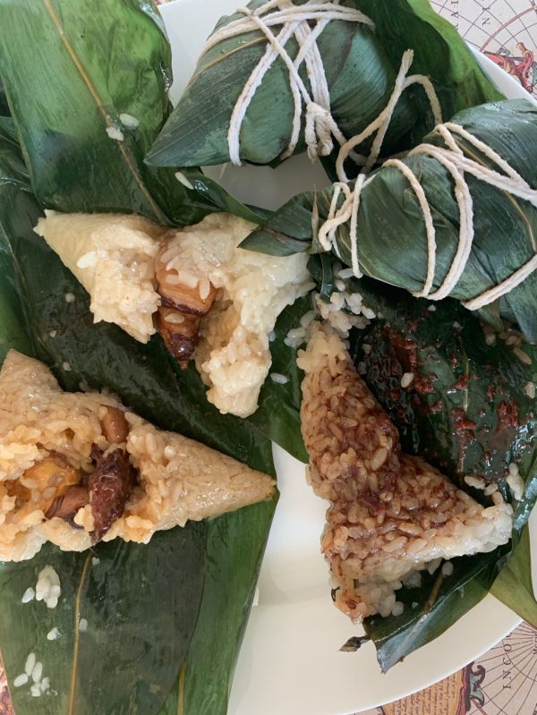 鲜肉咸蛋黄粽子