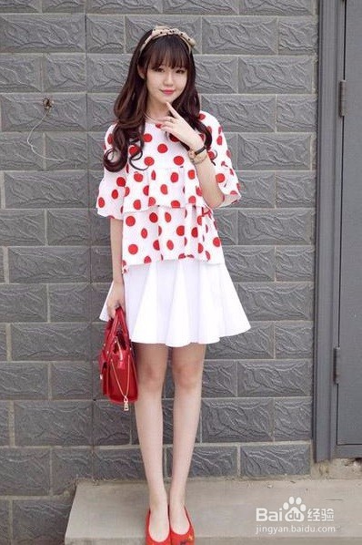 波点雪纺衫怎么搭配