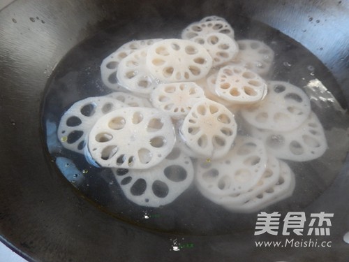 葱油藕片的做法