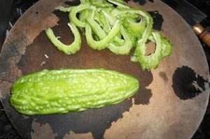 食补养生虾仁炒苦瓜的做法